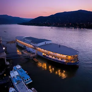 aquamarina-hotel.inbudapesthotels.com/
